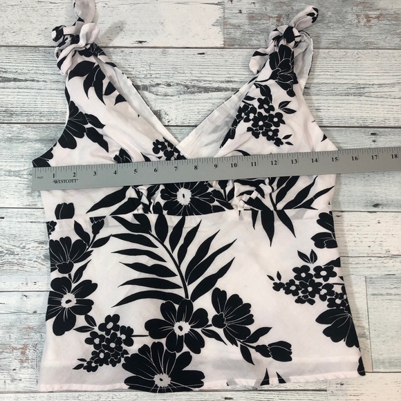 White House Black Market Tied at Shoulders Top 2 - Picture 6 of 10